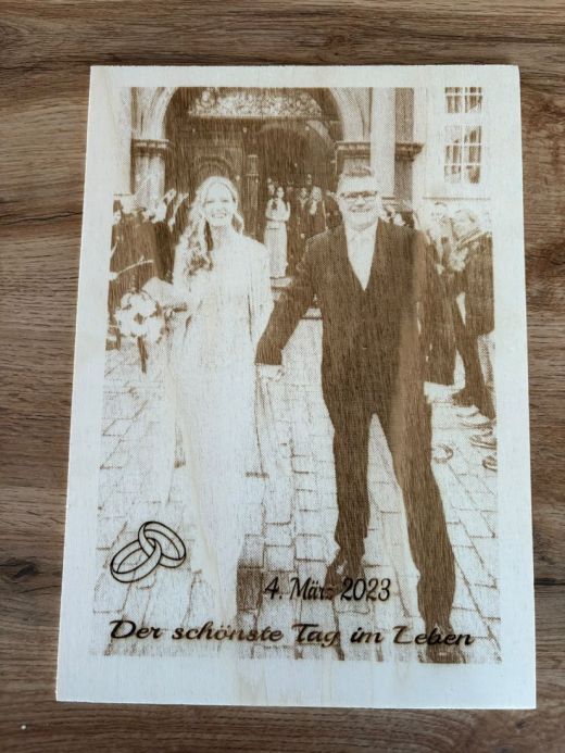 Hochzeitsfoto auf Birke graviert